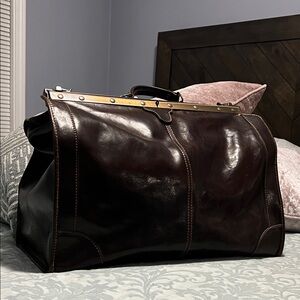 Exquisite Leather Weekend/Overnight bag.